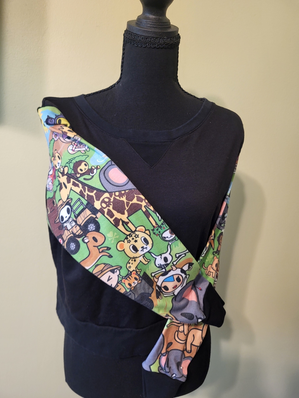 Rare, Tokidoki Black  Pullover Savannah  Safari CropTop. Size M